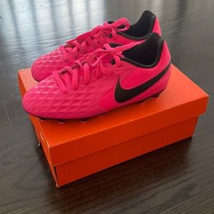 Like new Nike Tiempo soccer cleats for girls size 13.5